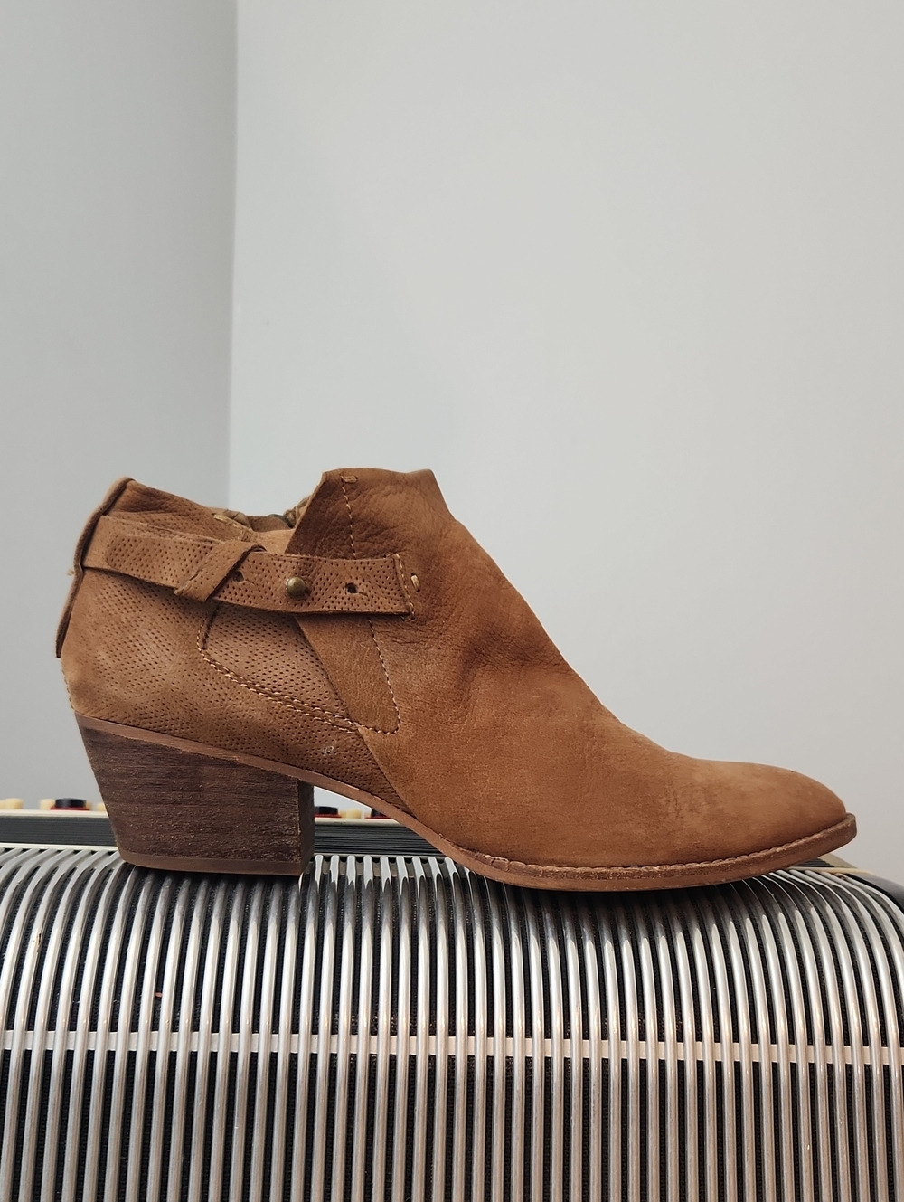 DOLCE VITA TAN SUEDE HEELED ANKLE BOOTS SIZE 9